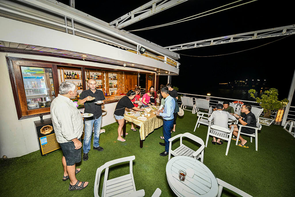 Savor fresh seafood under the stars